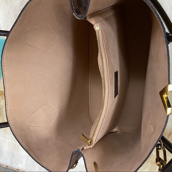 Louis Vuitton Handbag (Sold) - Picture 4 of 16